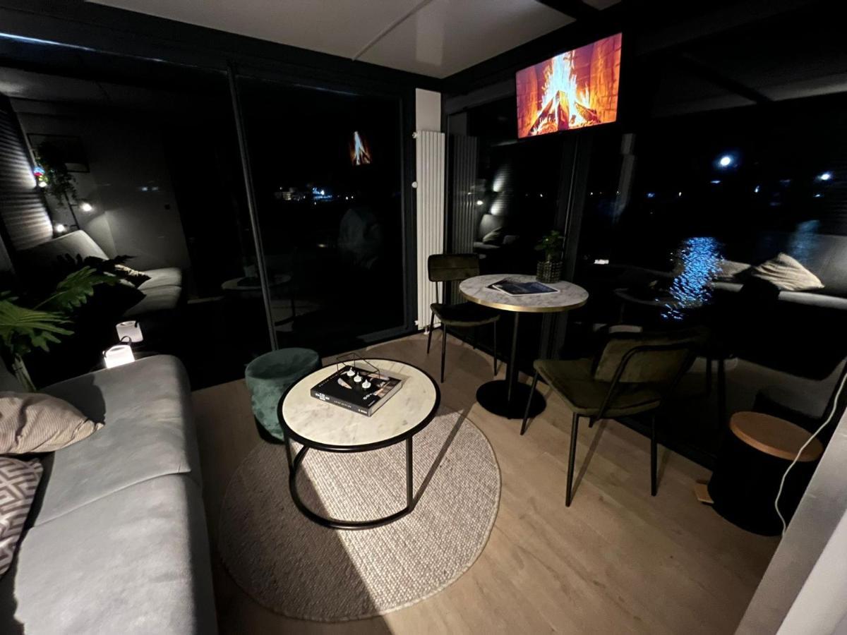 Cosy Tiny Houseboats Near Beach And Restaurants By Weltevreden Experience Zeewolde Extérieur photo