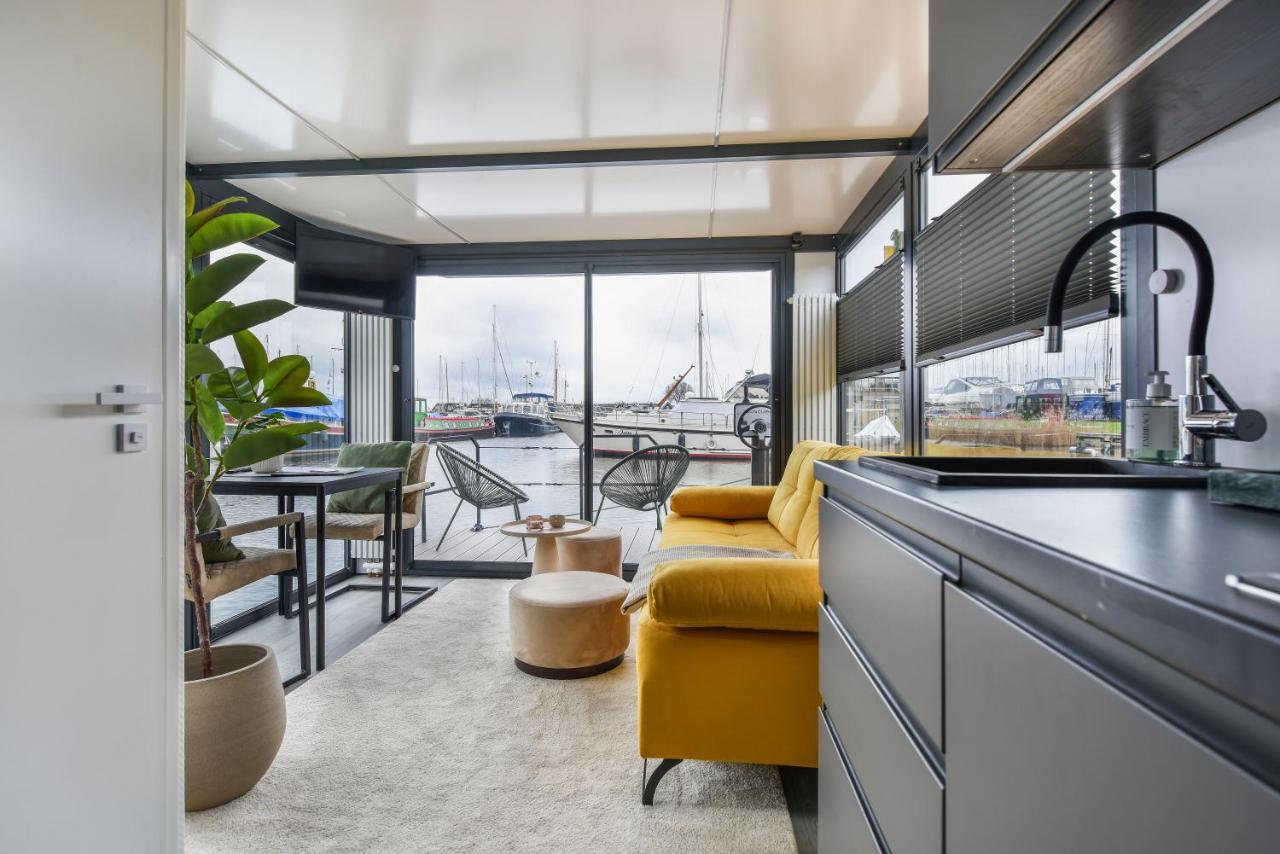 Cosy Tiny Houseboats Near Beach And Restaurants By Weltevreden Experience Zeewolde Extérieur photo