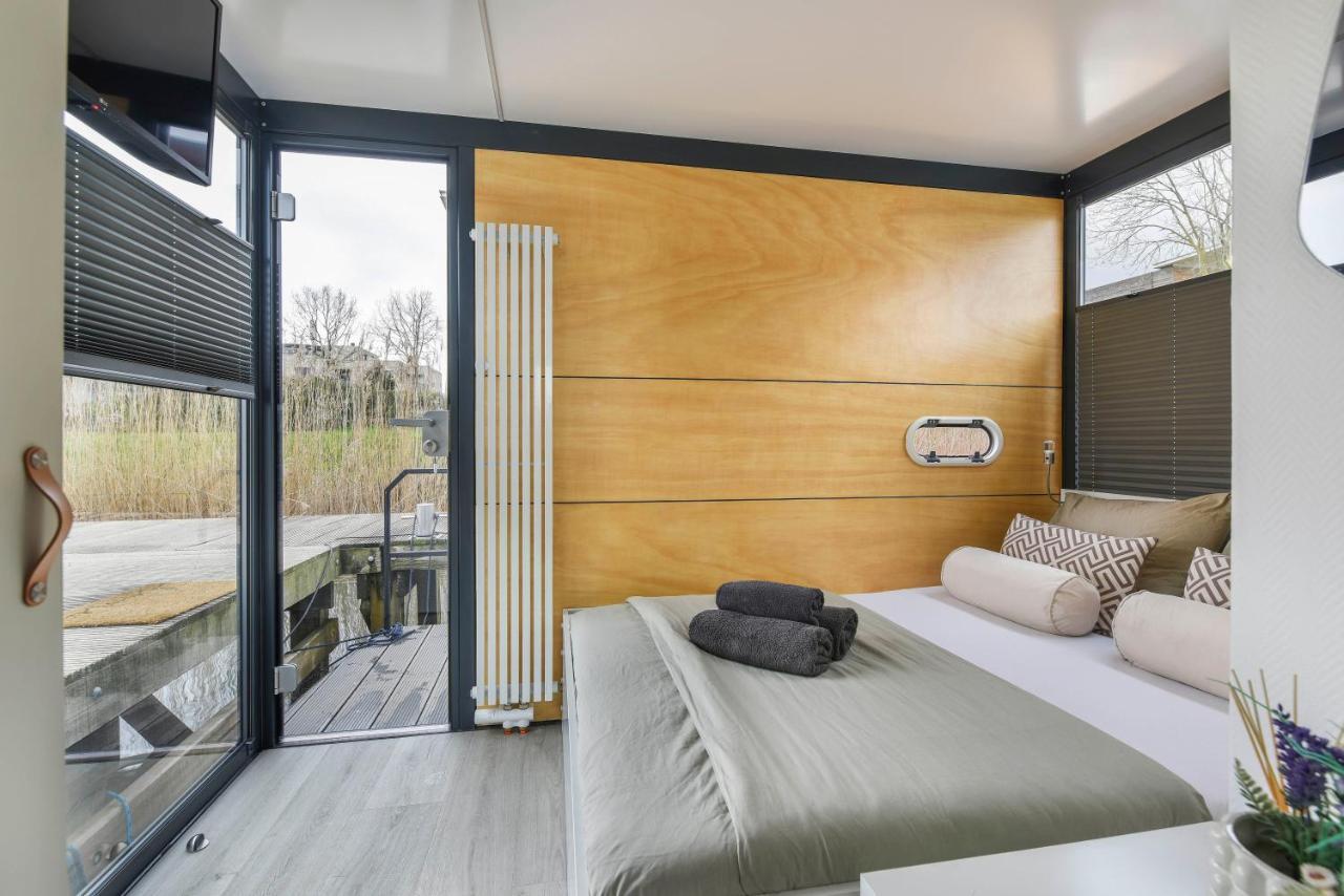 Cosy Tiny Houseboats Near Beach And Restaurants By Weltevreden Experience Zeewolde Extérieur photo