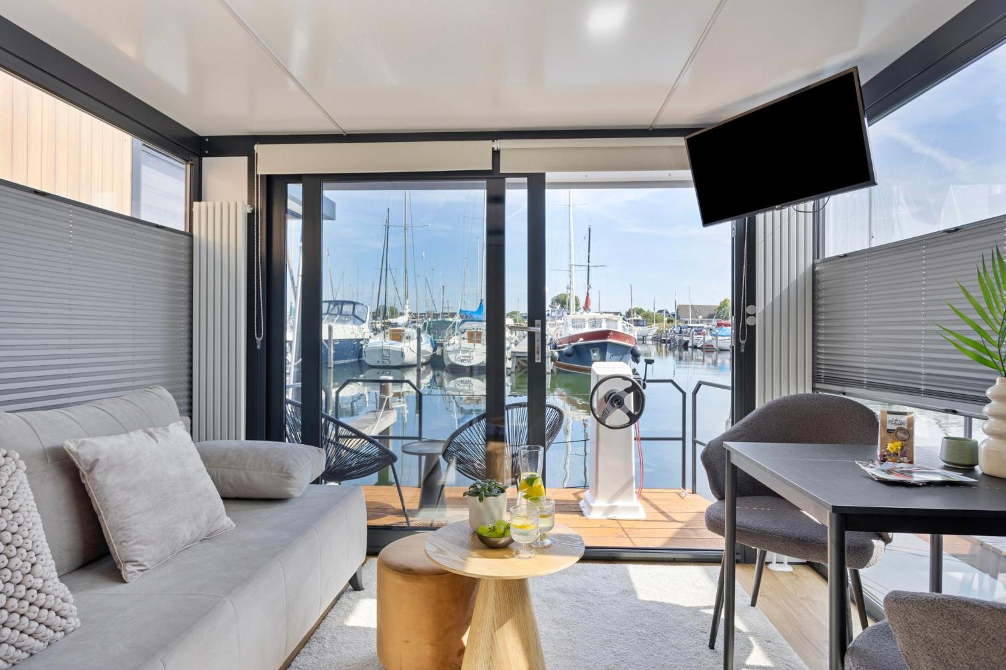 Cosy Tiny Houseboats Near Beach And Restaurants By Weltevreden Experience Zeewolde Extérieur photo