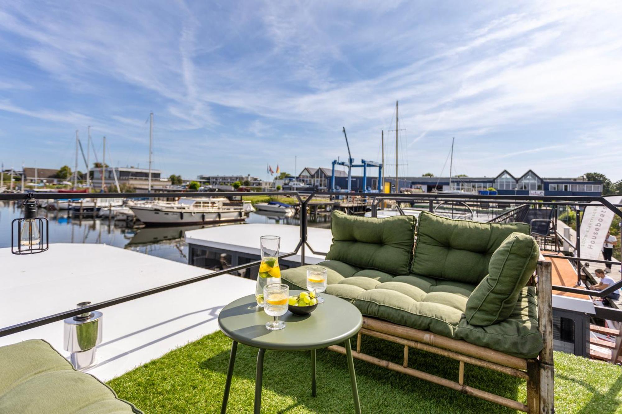 Cosy Tiny Houseboats Near Beach And Restaurants By Weltevreden Experience Zeewolde Extérieur photo