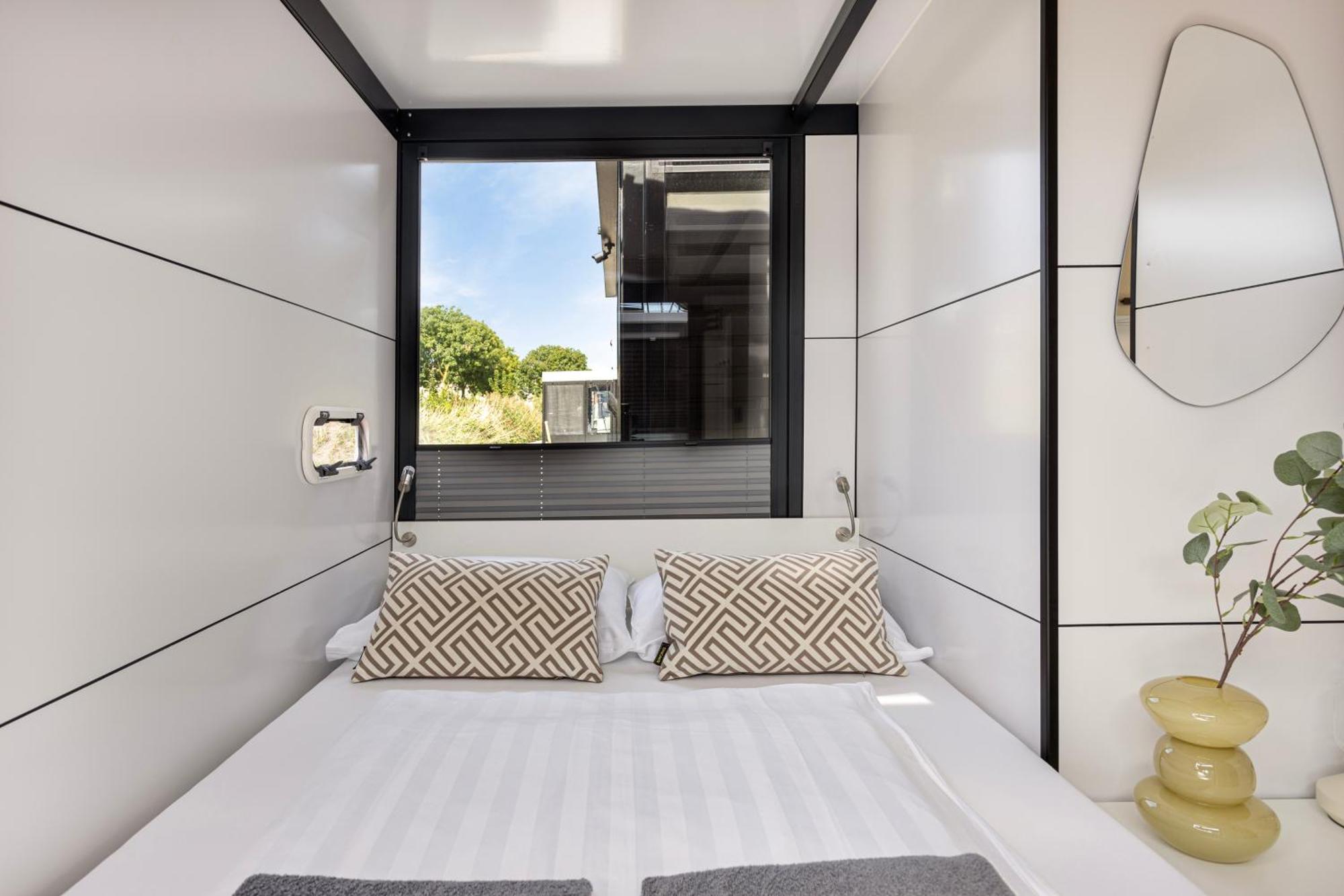 Cosy Tiny Houseboats Near Beach And Restaurants By Weltevreden Experience Zeewolde Extérieur photo